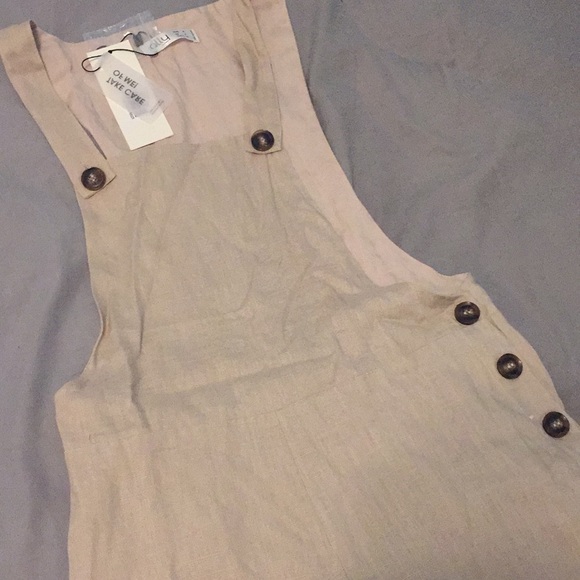 Cute beige coveralls/romper - Picture 2 of 6